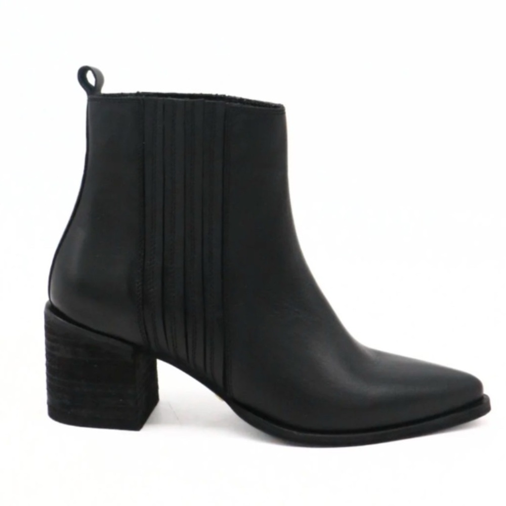 Stagecoach western chelsea booties Black leather women Ankle Boots
